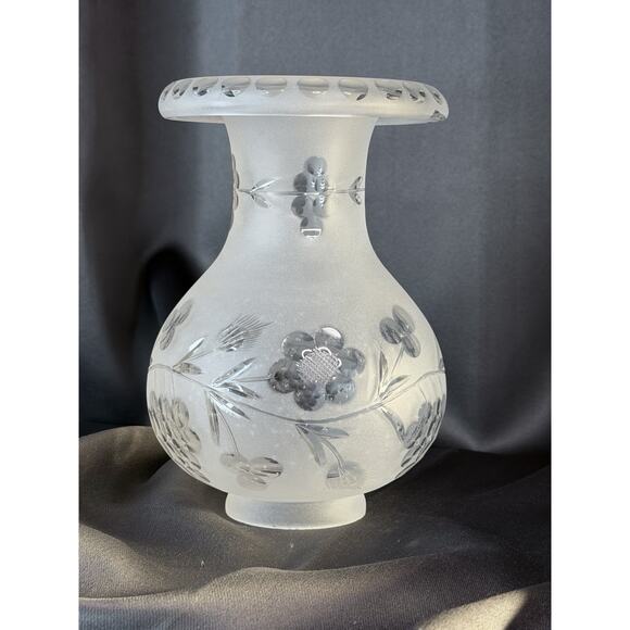 Antique Wheel Cut Squat Frosted to Clear Glass Argand Solar Sinumbra Lamp Shade - Picture 3 of 6